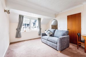 LIVING ROOM- click for photo gallery